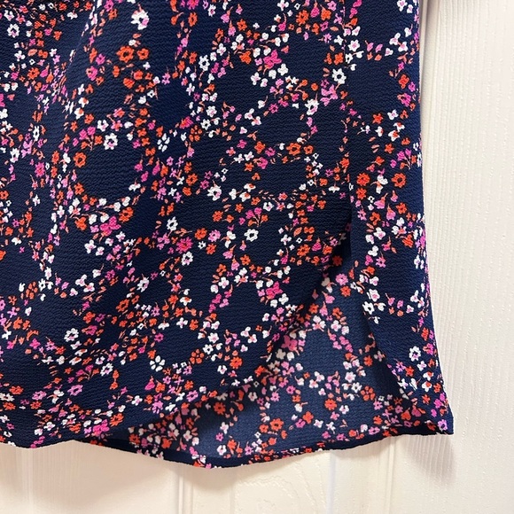 Michael Kors floral navy on/off shoulder short sleeve blouse- size M like new - Picture 4 of 9